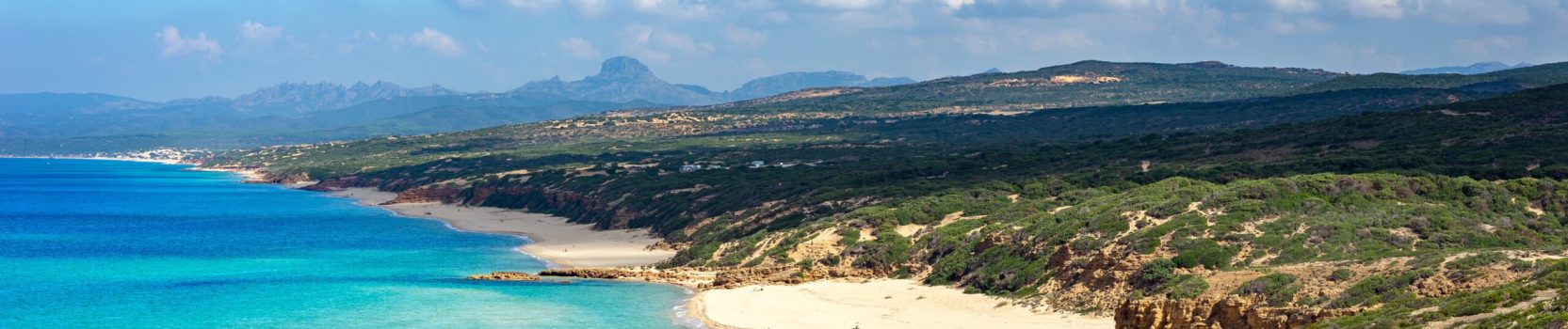 Sardegna, panorama della splendida e selvaggia costa di Scivu, a